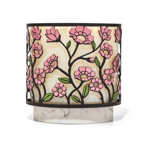 ✨PICK 2/$50✨ 💐 Bath & Body Works Flowerbed 3-Wick Candle Holder - Picture 2 of 5